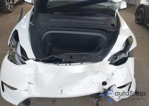 2025 Tesla Model Y Long Range Dual Motor Rear-Wheel Drive z USA, uszkodzony, nr VIN 7SAYGDED7SF221636
